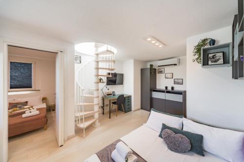 Navigli Suite Panoramica Terrazzo Free Parking AC Wifi