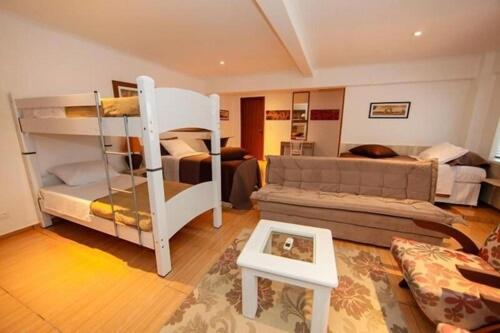 Ένα ή περισσότερα κρεβάτια σε δωμάτιο στο Iguassu Flats Hotel