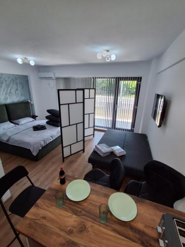 a living room with a table and a bed at Studio Andrew in Saturn