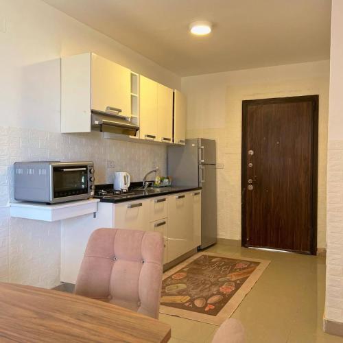Кухня или мини-кухня в Wadi Banour Resort
