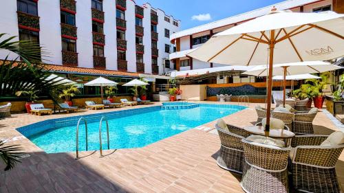 Bazén v ubytování Muthu Silver Springs Hotel nebo v jeho okolí