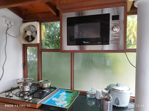 Edmon Beach Villaにあるキッチンまたは簡易キッチン