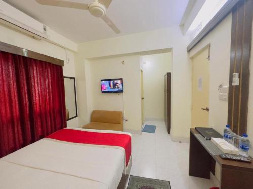 Μια τηλεόραση ή/και κέντρο ψυχαγωγίας στο Hotel Grand Circle Inn