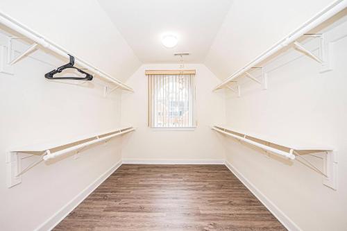 Galeriebild der Unterkunft Quiet Escape with Easy DC Access-5BRMs Free Prking in Sherwood Manor