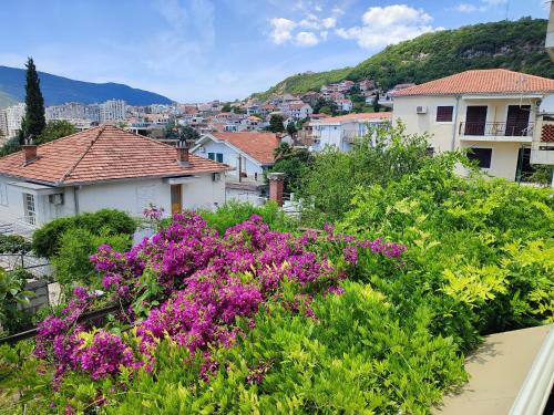 Gallery image of Guesthouse Porobic 3-Bed Room Terrace in Igalo