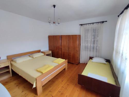 Gallery image of Guesthouse Porobic 3-Bed Room Terrace in Igalo
