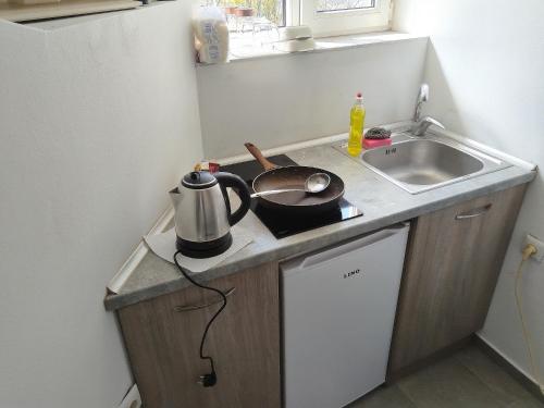 Η κουζίνα ή μικρή κουζίνα στο Small City Studio