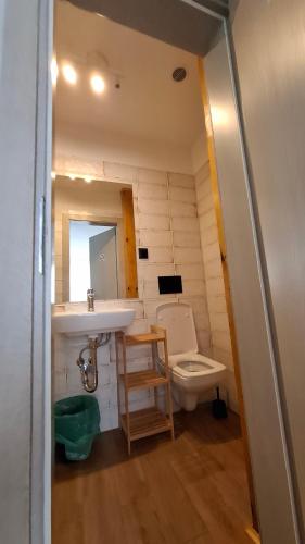 a bathroom with a sink and a toilet at Kapitan Hook - Pokoje Gościnne in Władysławowo