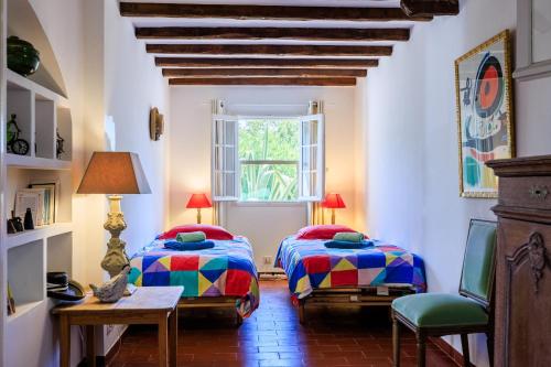 Llit o llits en una habitació de Villa Herbier