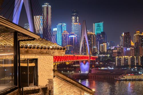 Pemandangan umum bagi Chongqing atau pemandangan bandar yang diambil dari hotel