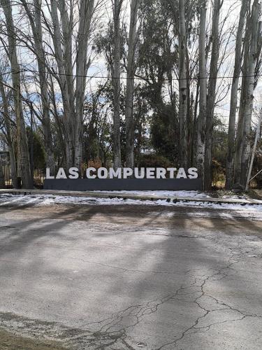 a sign that says las compartments on the side of a road at Cabañas Willy Azul con pileta climatizada y parque en Mendoza in Las Compuertas