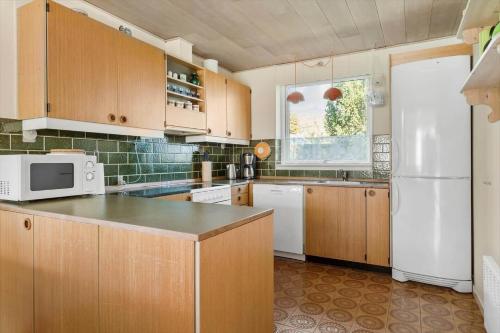 Η κουζίνα ή μικρή κουζίνα στο R950-Rodvig-Stevns-Strandlaugsvej-15-a