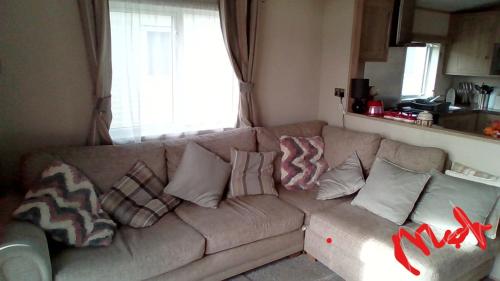 Χώρος καθιστικού στο f11Golden Sands caravan holiday