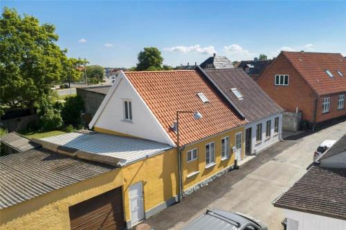 an overhead view of a group of houses at 4259-Stege-Fabriksgade-14 in Stege