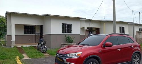 El edificio en el que está la casa vacacional