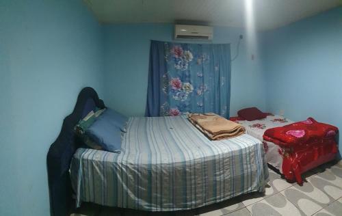 a small bedroom with a bed and a window at Casa con Quincho y traslado zona WRC in Cambyretá