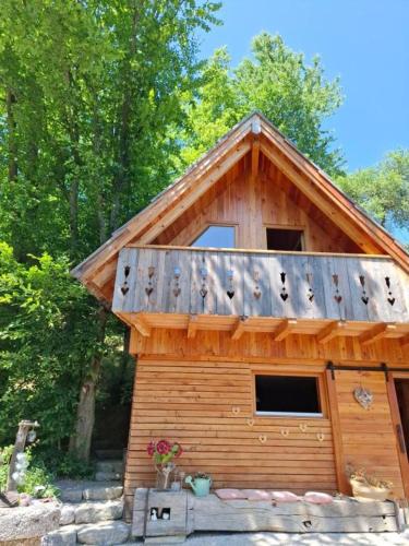 ホリデーパークが所在する建物
