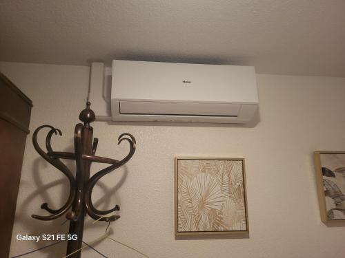 a air conditioner on the ceiling of a room at Casa Santa María 2 con jardín y barbacoa in Arévalo