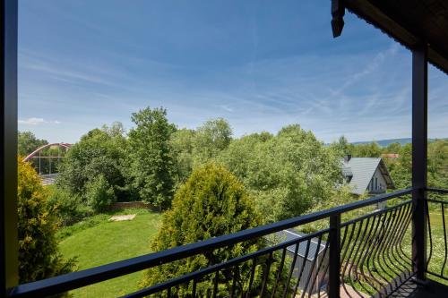 a balcony with a view of a yard at Leśny Dworek - Pokoje & Apartamenty in Białka Tatrzanska