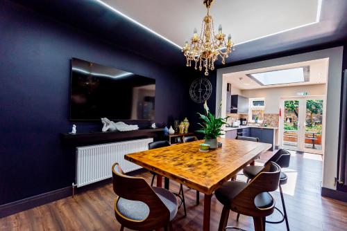 Dapur atau dapur kecil di London Heathrow Home-A Home in a Hotel style