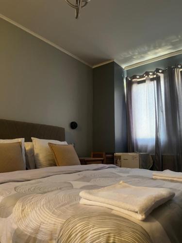 Ένα ή περισσότερα κρεβάτια σε δωμάτιο στο Motel Europa Raajan