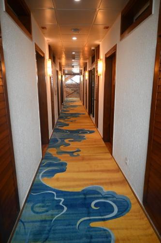 a hallway with a carpet of carpets on the floor at Grand Hôtel City - Akwa in Douala