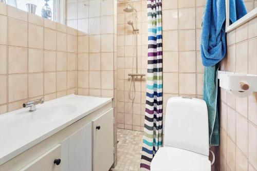 Un baño de 1037-Stege-Kristtjornvej-23