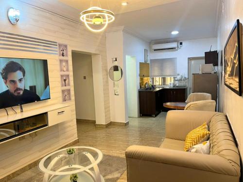 Ảnh trong thư viện ảnh của 1 or 2 Bedroom Luxury Ikeja Mini Flat Ikeja Lagos, Airport 5mins, 24 Hours power, GRA 3mins---Your Elegant Home in Ikeja ở Ikeja