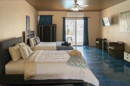 a bedroom with two beds and a ceiling fan at Brisas del Mar in Chumical