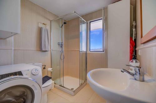 135 - Beachfront Apartment with Pool, Fuengirola!