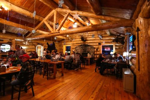 Εστιατόριο ή άλλο μέρος για φαγητό στο Crooked Creek Guest Ranch