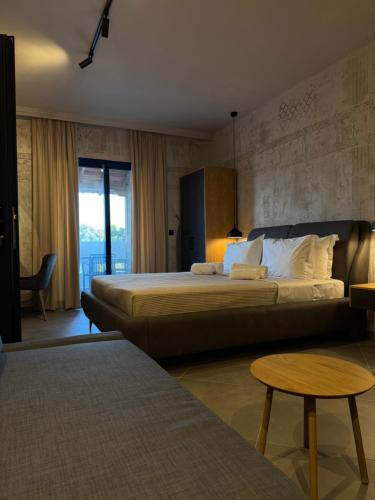 Postel nebo postele na pokoji v ubytování Tearida Hotel and Suites