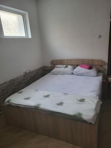 Postel nebo postele na pokoji v ubytování Jordanovi Apartment