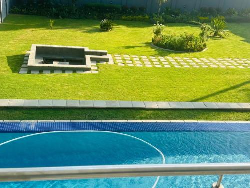 an overhead view of a swimming pool in a yard at H & H Boutique & SPA in Roodepoort