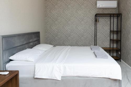 a bedroom with a large bed with white sheets at 77/5 in Chişinău