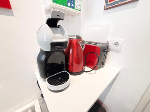 Studio King Bed & Kitchen - near Prater, no Elevator 4th Floor