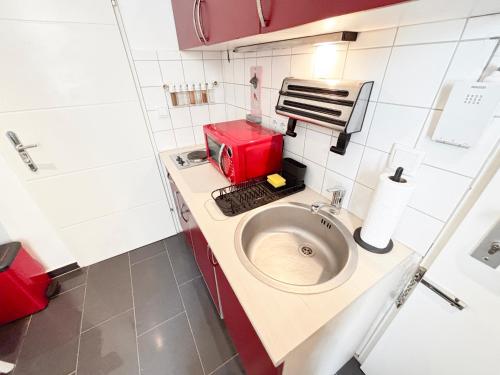 Studio King Bed & Kitchen - near Prater, no Elevator 4th Floor