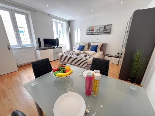 Studio King Bed & Kitchen - near Prater, no Elevator 4th Floor