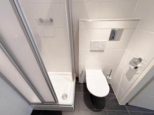 Studio King Bed & Kitchen - near Prater, no Elevator 4th Floor