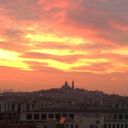 a view of a city with a sunset at Paris, belle vue, balcons in Paris