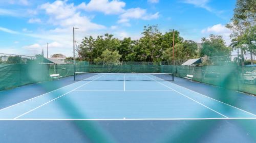Tenis a/nebo squash v ubytování Tropical Escape With Pool Tennis Cabo Rojo nebo okolí