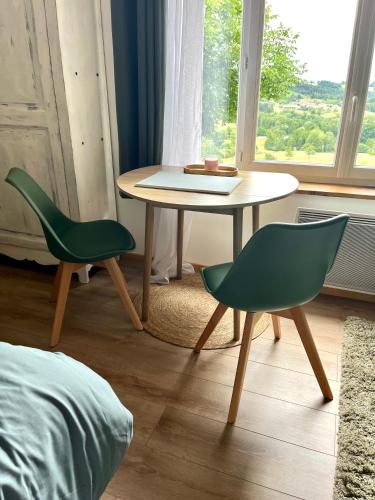 Ruang duduk di Studio avec entrée indépendante sur un domaine de 9ha avec vue