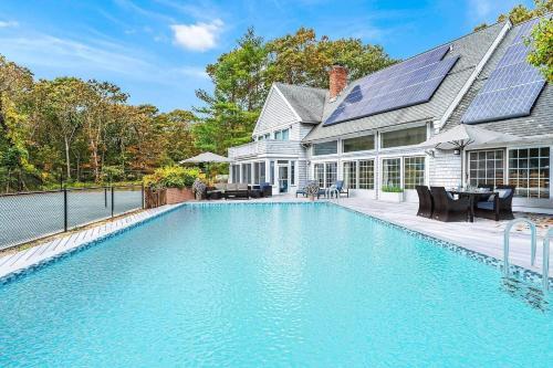 Πισίνα στο ή κοντά στο Classic Quogue Family Home