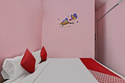 Hotel O Sruan Inn Kamineni Bus Stopにあるベッド