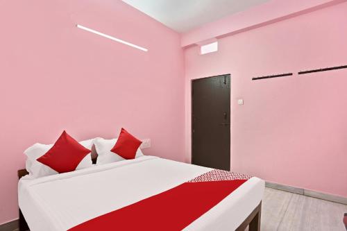 Hotel O Sruan Inn Kamineni Bus Stopにあるベッド