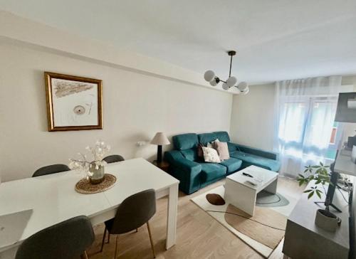 1A158 Amplio Apto centro de Gijón by R2R Consulting