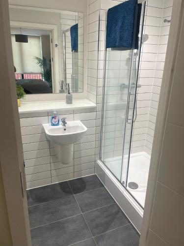 a bathroom with a shower and a sink at Gorgeous GF 2 Bed 2 bathroom Apartment Liverpool 3 in Liverpool