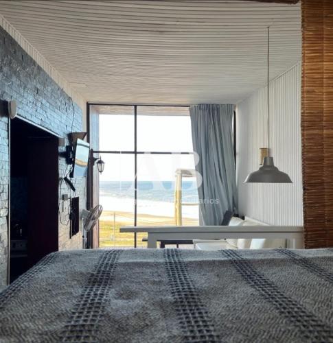 a bedroom with a bed with a view of the ocean at La mejor vista del Rivero - Entre Dos Mares - Punat del Diablo in Punta Del Diablo