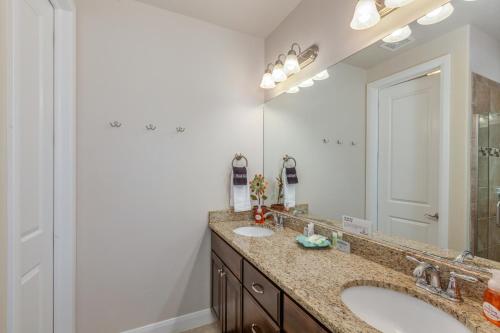 a bathroom with a sink and a large mirror at 4194 Coral Ridge Resort Dog Friendly, BBQ grill, Private Hot Tub, Community Pool in Washington