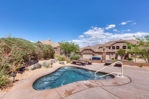 a swimming pool in a yard with a house at 4194 Coral Ridge Resort Dog Friendly, BBQ grill, Private Hot Tub, Community Pool in Washington